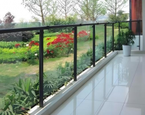 陽(yáng)臺(tái)玻璃護(hù)欄